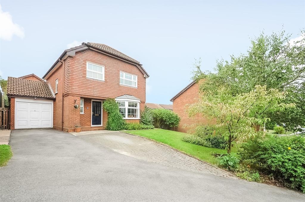 Goodwood Close, Alton, GU34 4 bed detached house £425,000