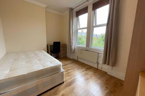 undefined, Lyndhurst Avenue, Newcastle Upon Tyne NE2