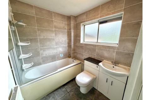 3 bedroom end of terrace house to rent, Ravensfield , Basildon, Essex