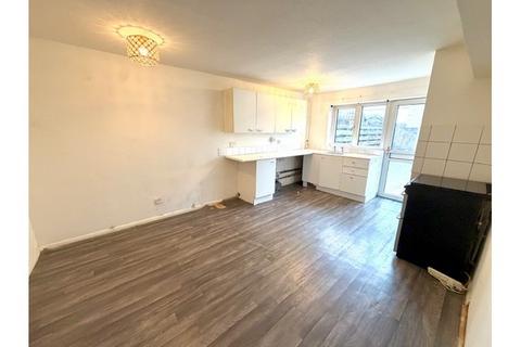 3 bedroom end of terrace house to rent, Ravensfield , Basildon, Essex