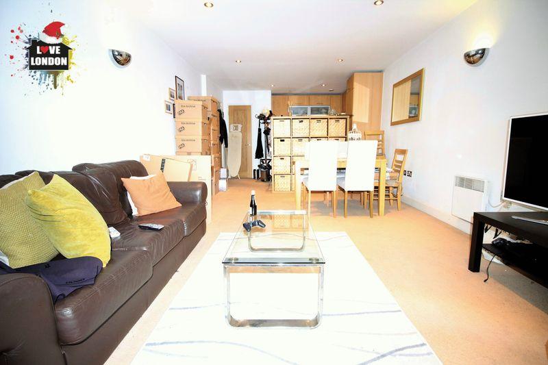 Marmara Apartment Docklands London E16 1aj 1 Bed Image 1 Of 8 Lounge