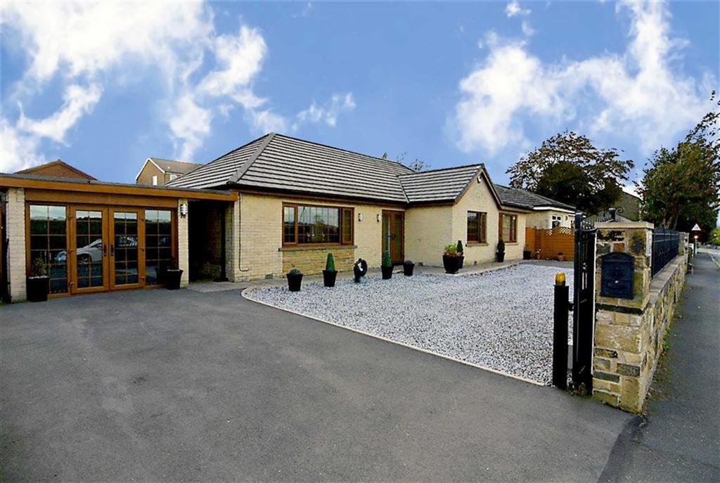 Moor Lane, Highburton, Huddersfield, HD8 4 bed detached bungalow £355,000