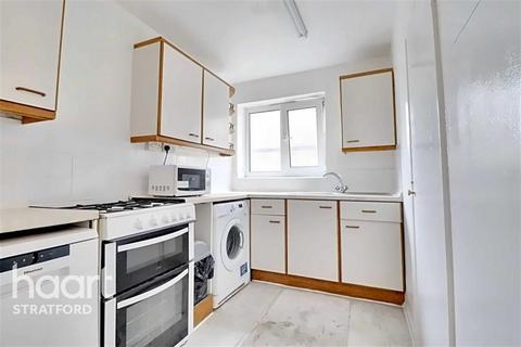 2 bedroom flat to rent, Thorne Close - Canning Town - E16