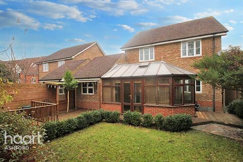 4 bedroom detached house to rent, Dexter Close, Ashford