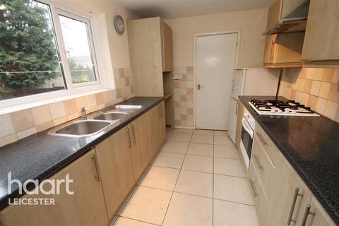 3 bedroom semi-detached house to rent, Briar Meads off Ash Tree Road, Oadby