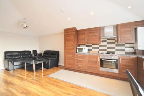 2 bedroom flat to rent, South Street, Isleworth