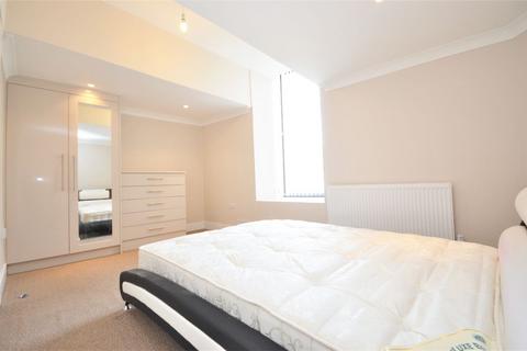 2 bedroom flat to rent, South Street, Isleworth