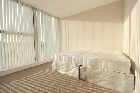 2 bedroom flat to rent, South Street, Isleworth