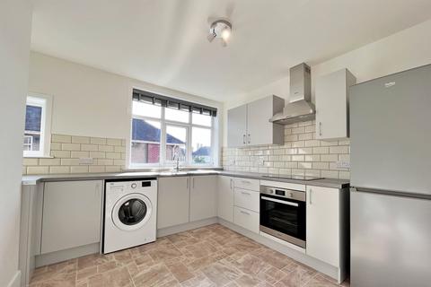 2 bedroom flat to rent, Iford