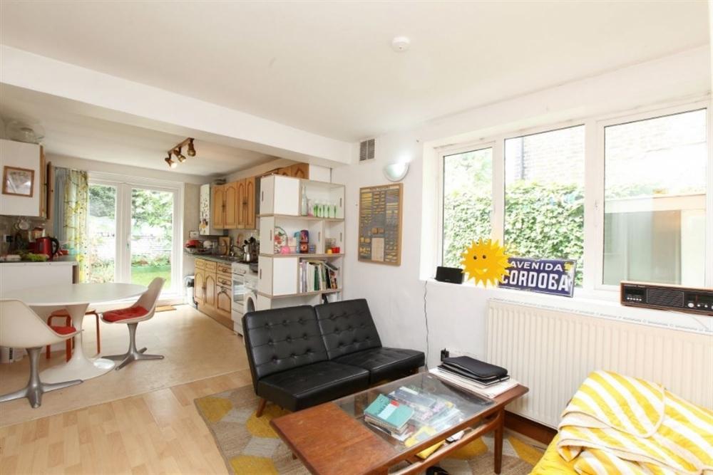 Bouverie Road Stoke Newington, London N16 2 bed flat £1,642 pcm (£379 pw)