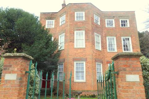 1 bedroom apartment to rent, Spring Street, Epsom