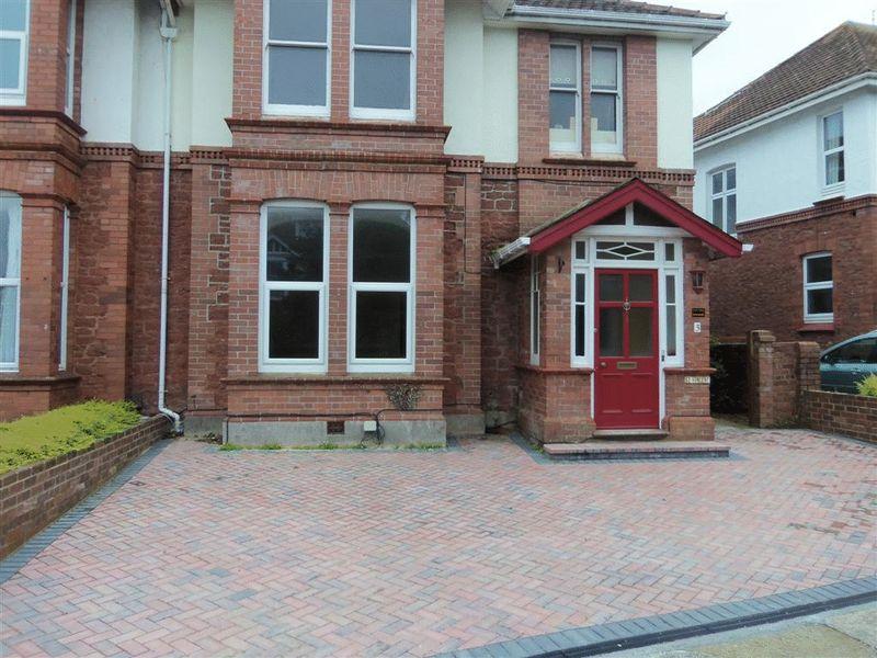 Elmsleigh Park, Paignton 2 bed apartment £695 pcm (£160 pw)