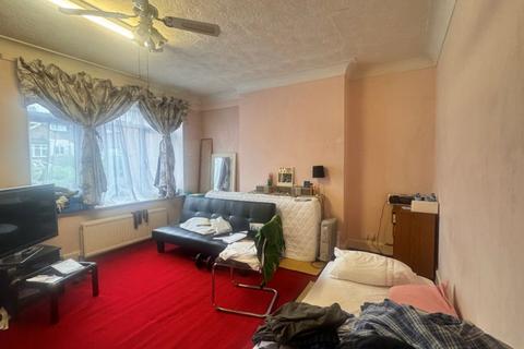 4 bedroom flat for sale, Stanley Gardens, Willesden, NW2