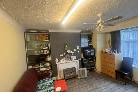4 bedroom flat for sale, Stanley Gardens, Willesden, NW2