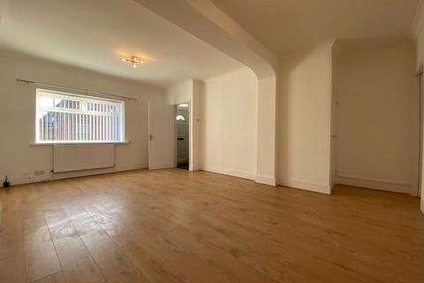 2 bedroom end of terrace house to rent, Kenton Road, Coxlodge, Newcastle upon Tyne NE3