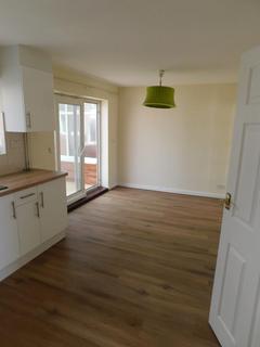 3 bedroom semi-detached house to rent, Stokesay Avenue, Shrewsbury