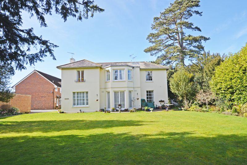 Barton End, Alton, Hampshire 2 bed apartment £290,000