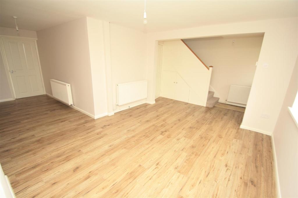 Derwent Drive, Bletchley, Milton Keynes 4 bed semidetached house £