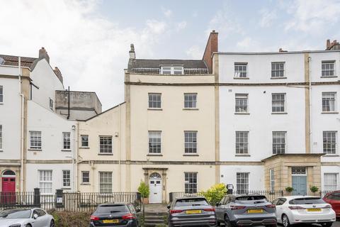 2 bedroom apartment to rent, Princes Buildings, Clifton