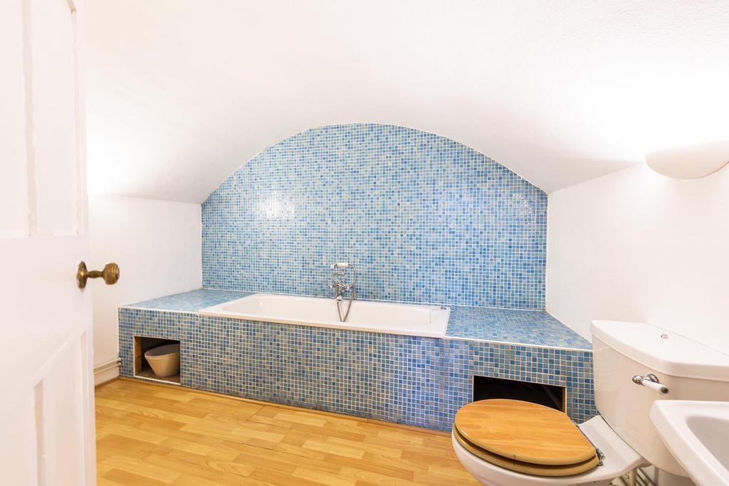 Lower floor bathroom