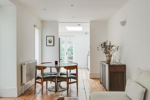 2 bedroom flat to rent, Iverson Road, West Hampstead, NW6
