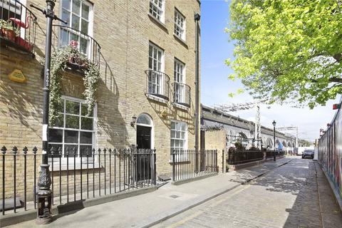 4 bedroom terraced house to rent, Paradise Row, London, E2