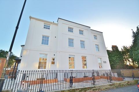 2 bedroom flat to rent, Bedford Place