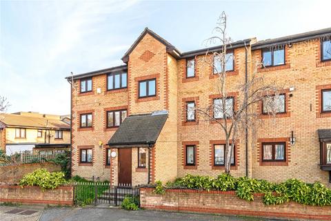 Studio to rent, Francis Street, London, E15