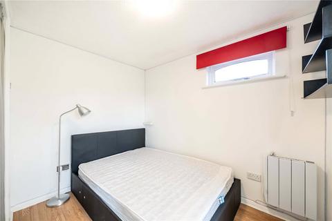 Studio to rent, Francis Street, London, E15