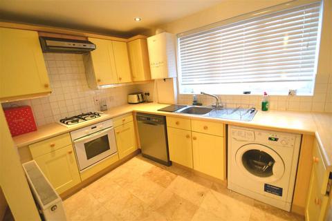 2 bedroom flat to rent, Ley Street, Newbury Park, Ilford