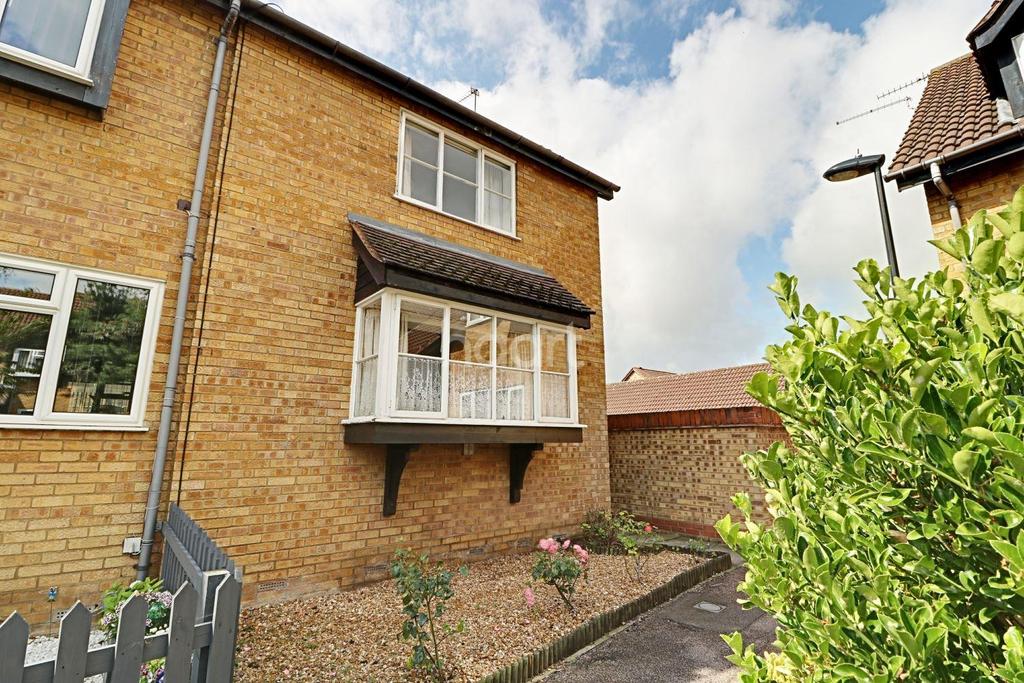 Mahon Close, Enfield 3 bed end of terrace house £375,000