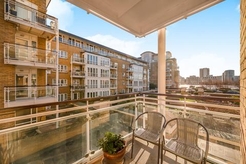 3 bedroom flat to rent, St. Davids Square, London