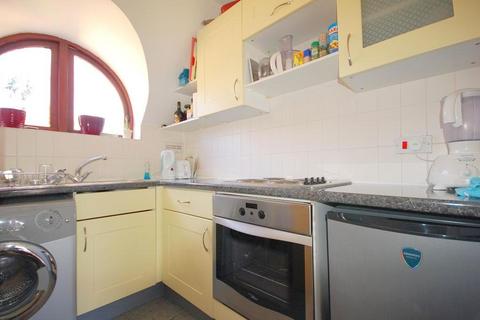 2 bedroom flat to rent, Roding Mews, Wapping, London