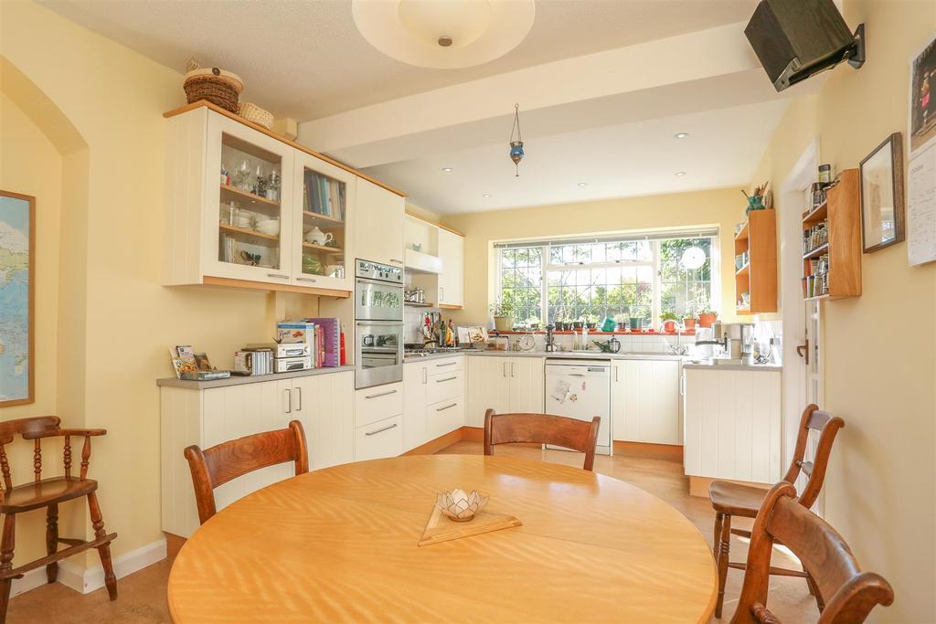 Gundreda Road, Lewes 3 bed detached house £850,000