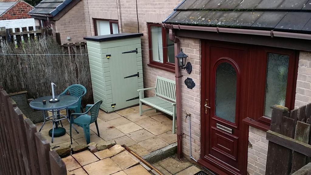 Paterson Close, Stocksbridge, Sheffield, S36 1JS 2 bed terraced house