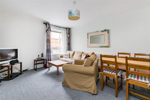 3 bedroom flat to rent, Ilminster Gardens, London