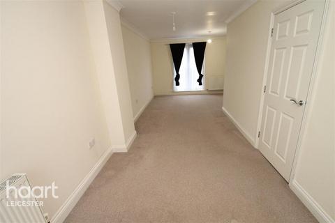 3 bedroom townhouse to rent, Eyebrook Close, Leicester