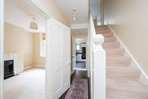 3 bedroom terraced house to rent, Madeira Avenue, Horsham, RH12