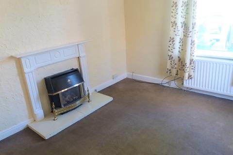 2 bedroom end of terrace house to rent, Moor Street, Queensbury