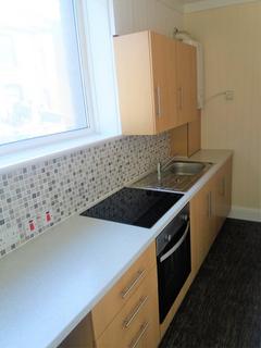 2 bedroom end of terrace house to rent, Moor Street, Queensbury