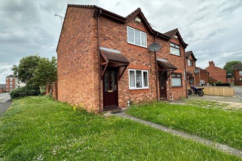 2 bedroom mews to rent, Cornwall Grove, Crewe