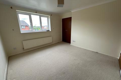 2 bedroom mews to rent, Cornwall Grove, Crewe