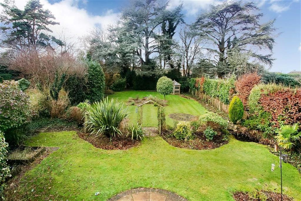 Hayes Lane, Kenley, Surrey 4 bed detached house £750,000