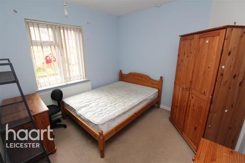 4 bedroom semi-detached house to rent, Keble Road off Welford Road