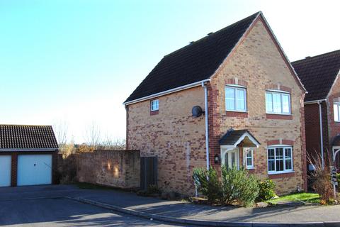 3 bed detached house for rent in Eden Close, Stone Cross BN24