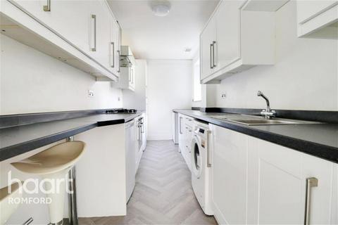 2 bedroom flat to rent, Ferguson Court - Gidea Park - RM2