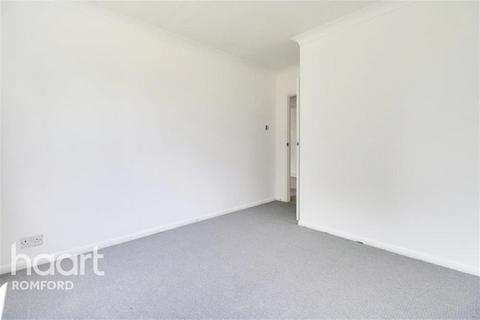 2 bedroom flat to rent, Ferguson Court - Gidea Park - RM2