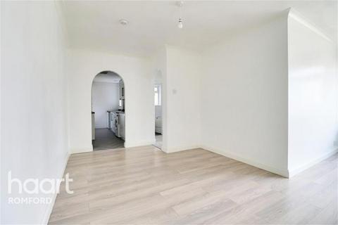 2 bedroom flat to rent, Ferguson Court - Gidea Park - RM2