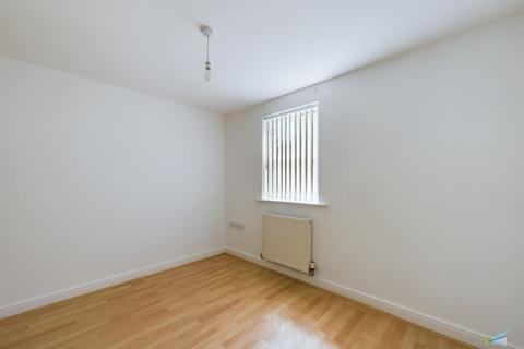 2 bedroom apartment to rent, The Links, Prenton CH43