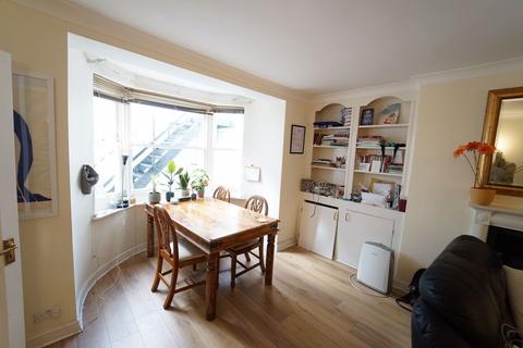 2 bedroom apartment to rent, Gloucester Mews, Paddington W2
